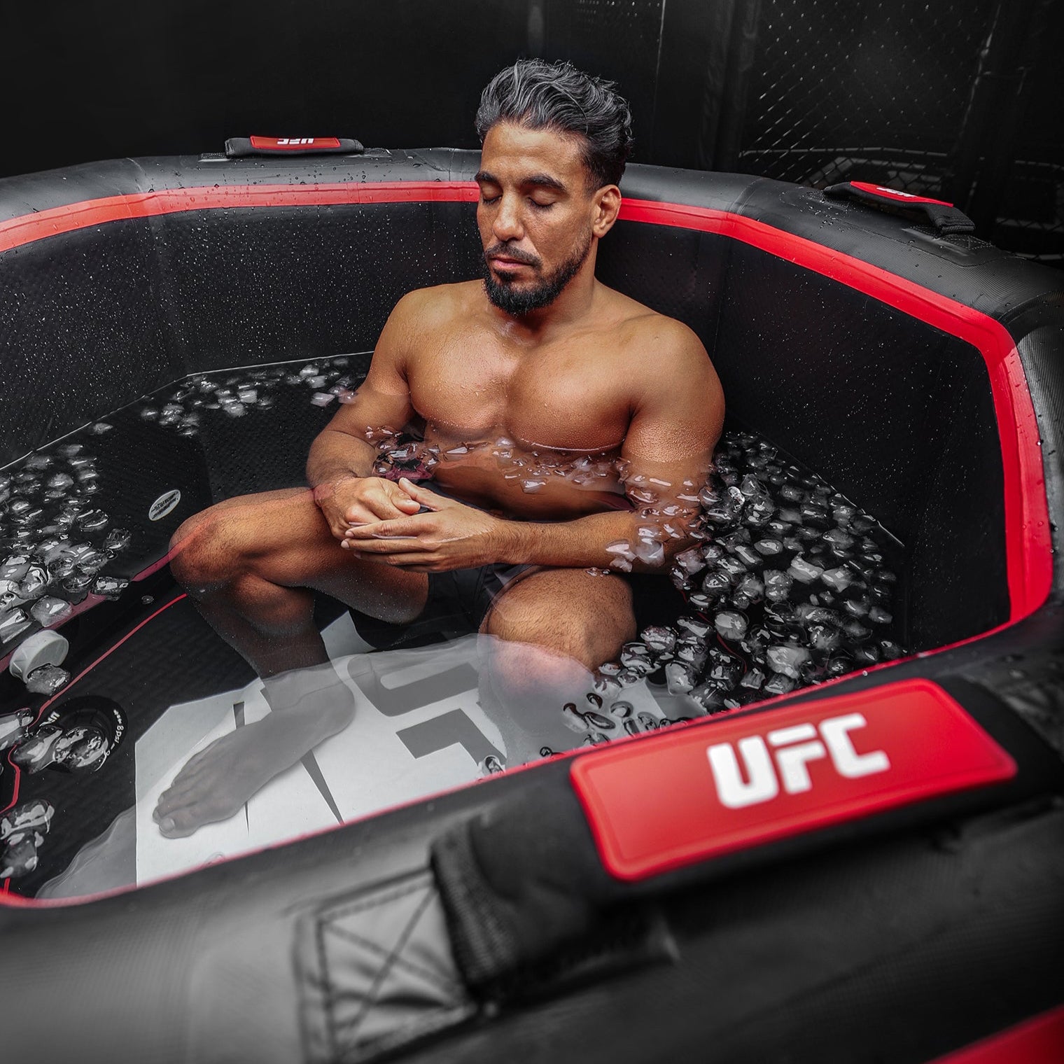 UFC PREMIUM EISBAD (OCTAGON)