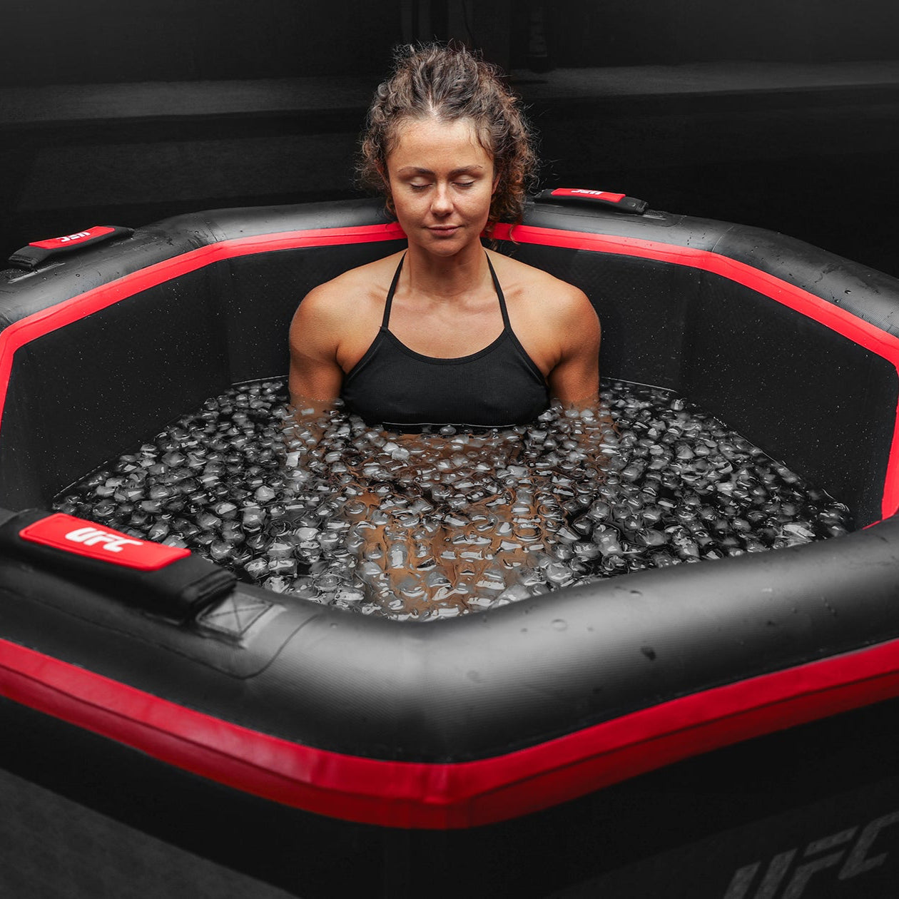 UFC PREMIUM EISBAD (OCTAGON)