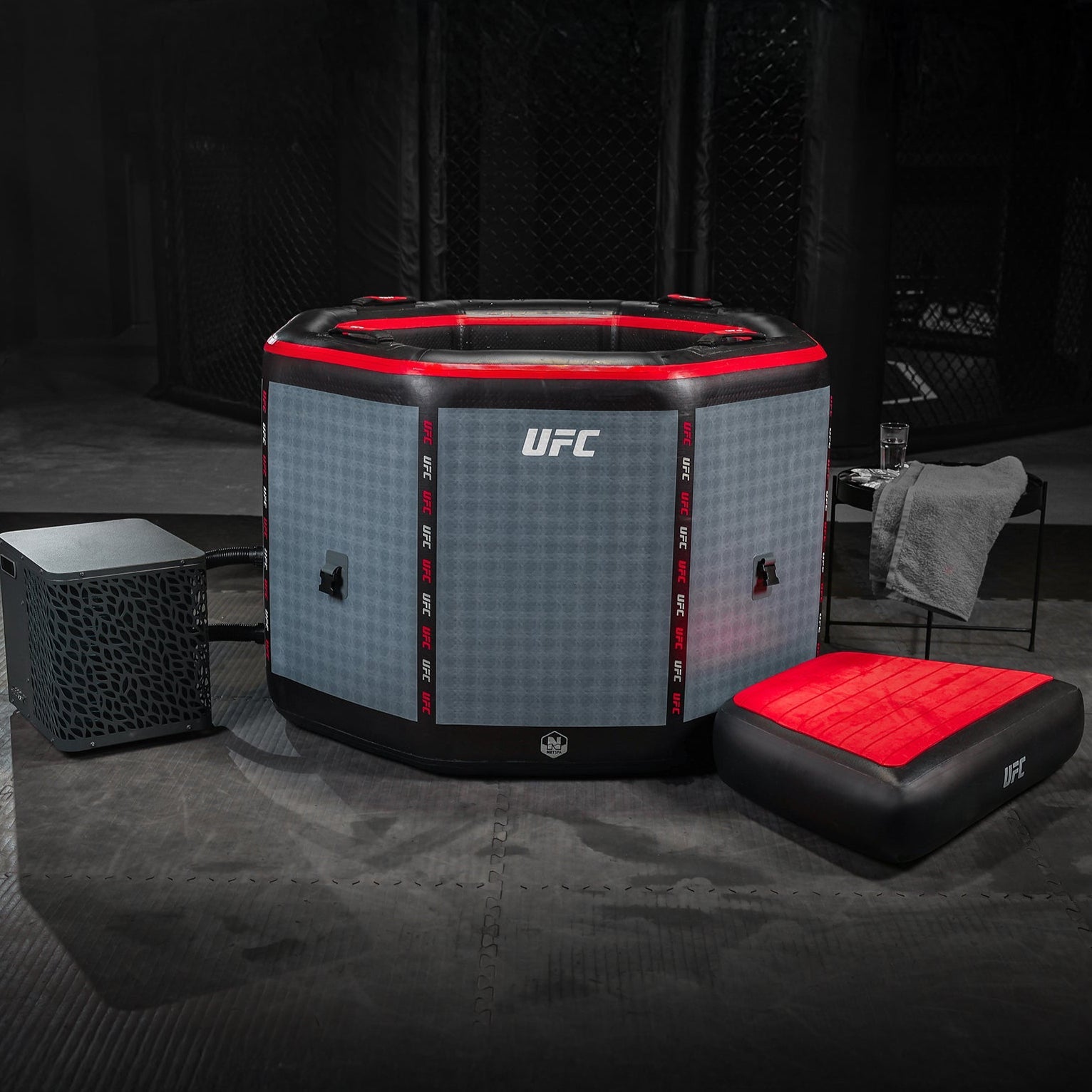 UFC PREMIUM EISBAD (OCTAGON)