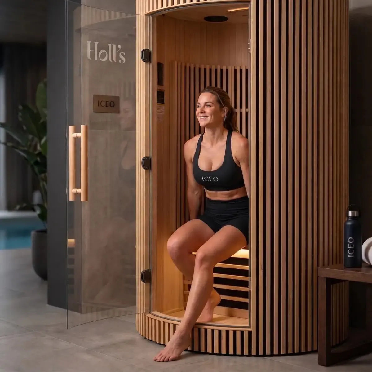 Dame in ICEO moon binnen sauna